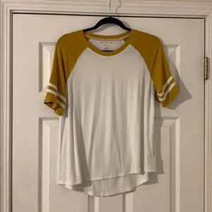 American Eagle yellow & white baseball tee